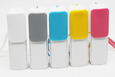 通用移动电源充电宝 2200毫安标准配置，你的便携电力伙伴